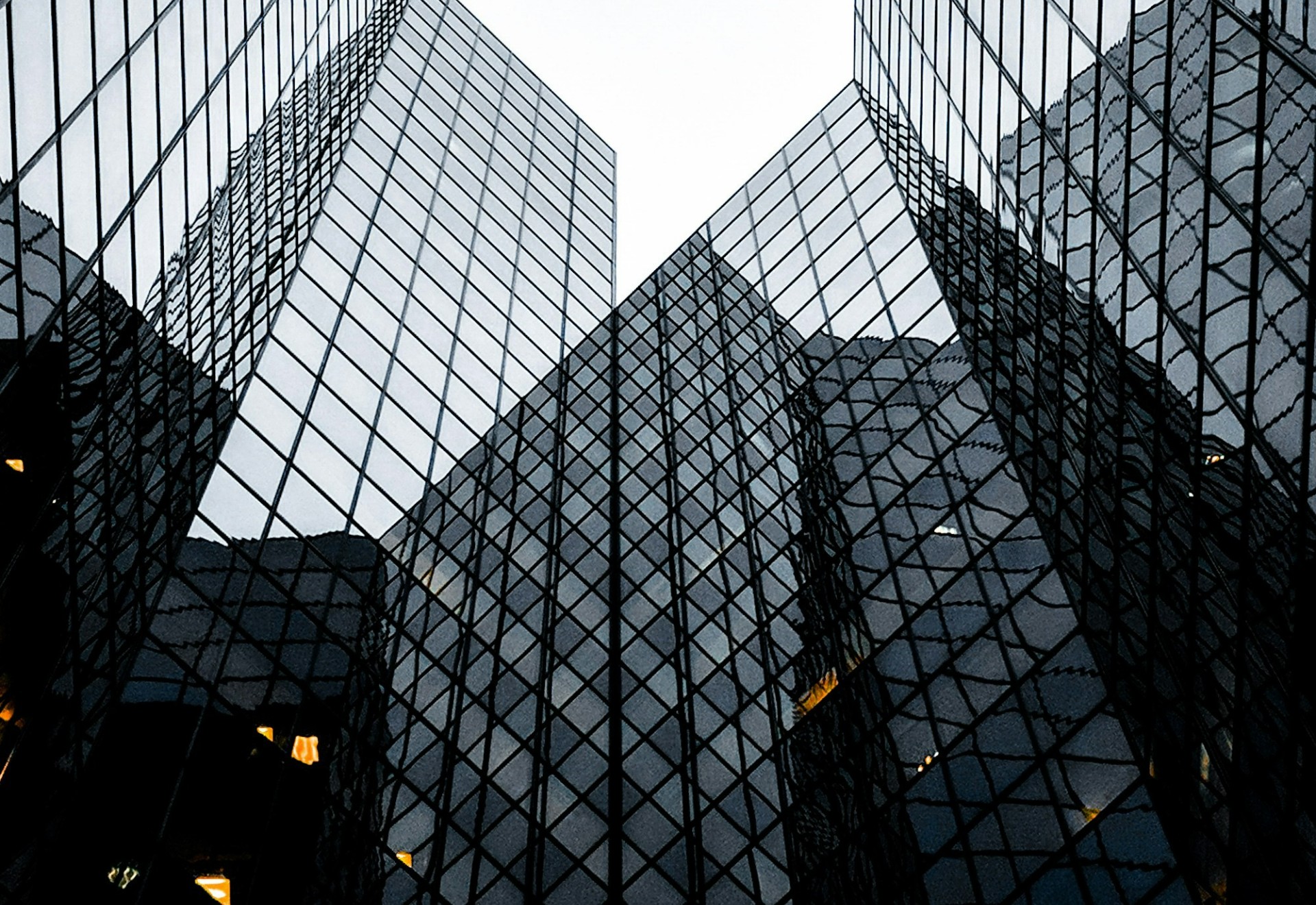 整治“隐形加班”支持灵活就业——代表委员积极建言为劳动者撑起“权益保障伞”